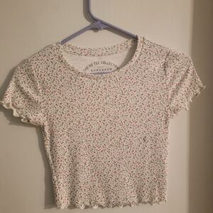 Aeropostale Cropped Lettuce Edge Floral Tee